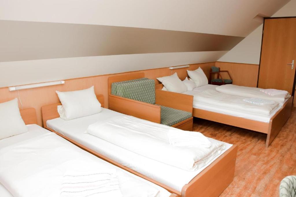 Hotel Csikar Csárda és Panzió Kőszeg Exterior foto